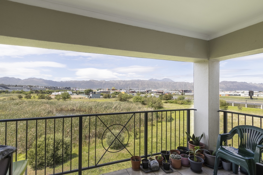 To Let 2 Bedroom Property for Rent in Heritage Park Western Cape